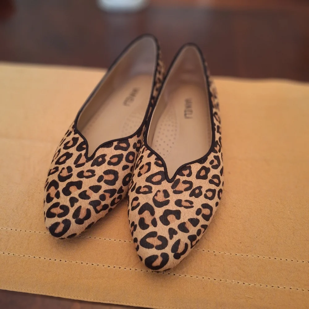 NWOT Vaneli Women's Leopard Print Flats Real Fur Sz 8 Wide
